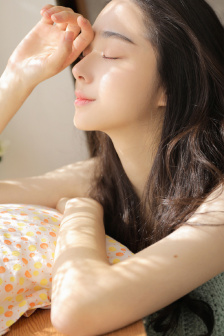 《年轻女教师》在线